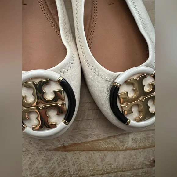 Tory Burch Enamel Logo Leather Ballet Flats RICE PAPER Gold Heel Details - Picture 9 of 10